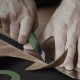 Технический нож "Home Series Green" Deli HT4009L  ширина лезвия 9мм, эксклюзивный дизайн, корпус из высококачественного софттач пластика