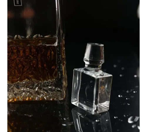 Графин 0,7 л штоф с крышкой Crystal h30 см 11*6 см прямоугольный стекло P.L. - BarWare [1]